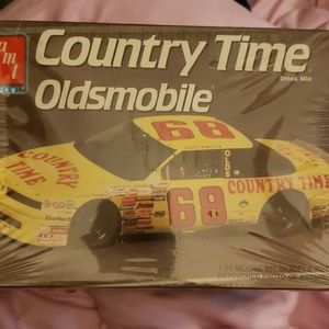 NIB MODEL CAR KIT COLLECTOR
